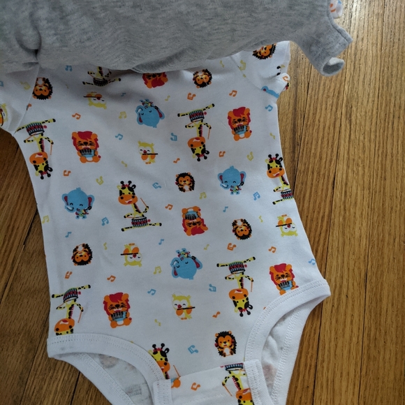 NWT Set of 4 Onesies 12M - Picture 2 of 4